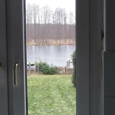 Stilvolle Ferienwohnung Am Mit Steg Und Eigenem Boot Lychen