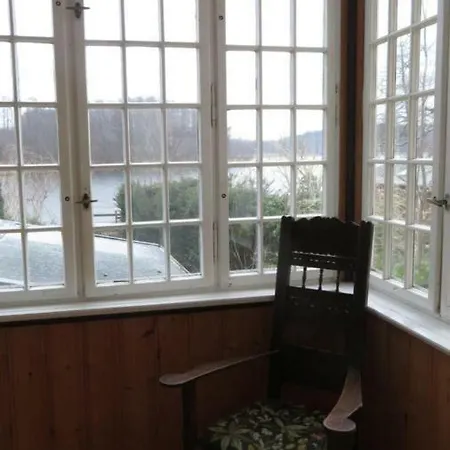Stilvolle Ferienwohnung Am Mit Steg Und Eigenem Boot * Lychen