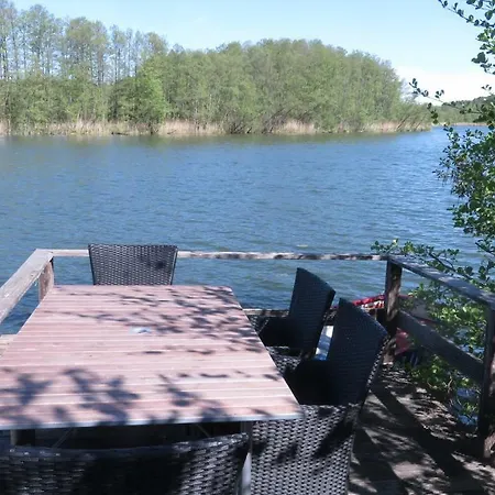 Stilvolle Ferienwohnung Am Mit Steg Und Eigenem Boot Apartment Lychen